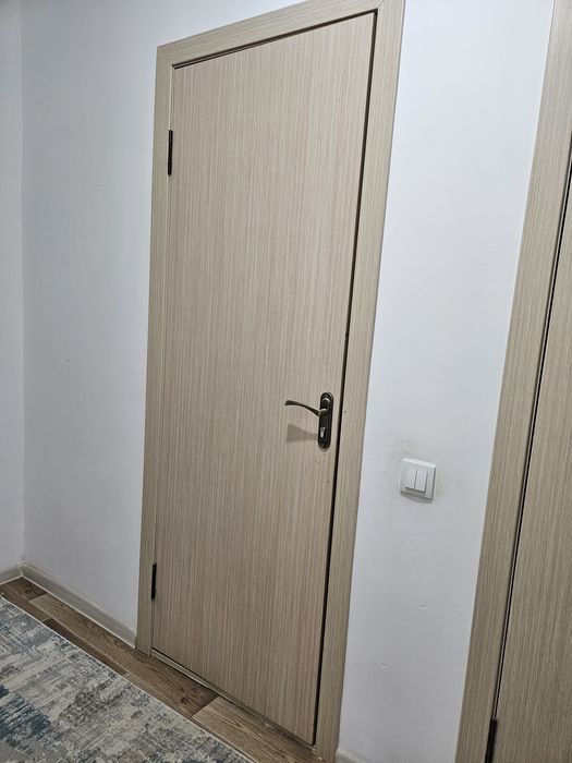 Есік,диван,прихожка