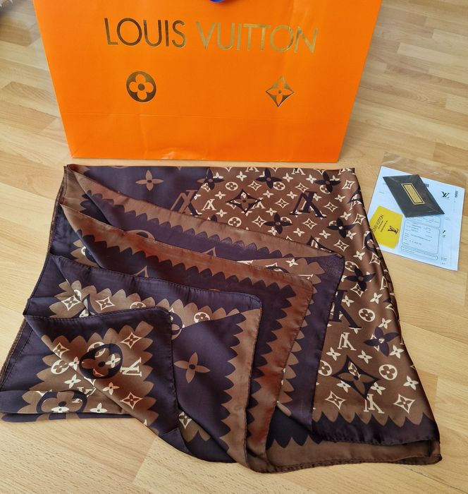 Esarfa matase naturala LV super model, saculet, etichetă