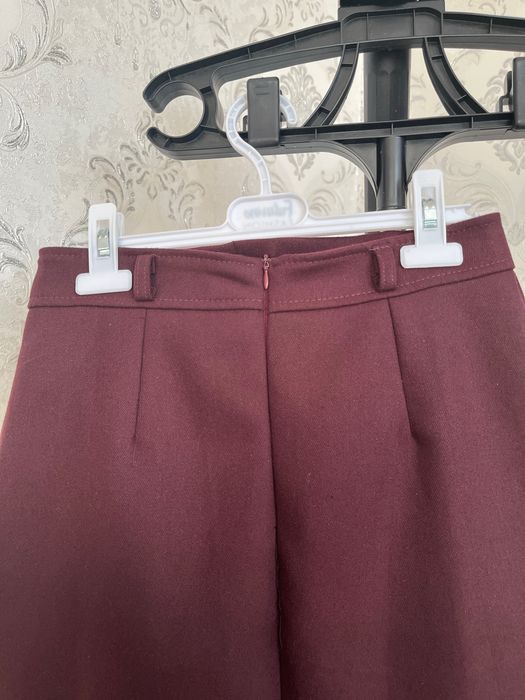 Бордовая мини юбка