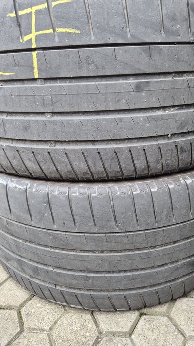 Vând cauciucuri Bridgestone  295 35 21 și 255 40 21 

255 40 21