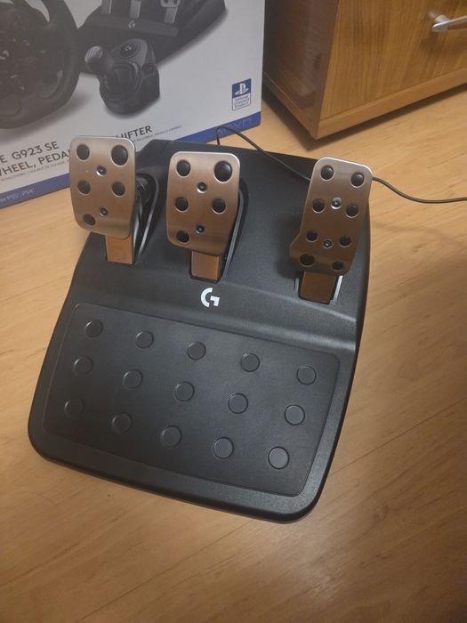 Volan Logitech G923 SE (PS5/PS4/PC) + Pedale + Schimbător - Ca nou, Garanție 1 an