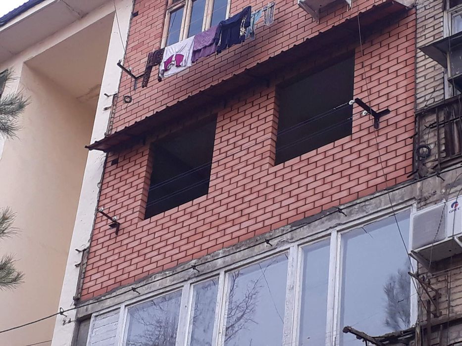 Выкладываю балконы кирпичом.  кладка кирпич