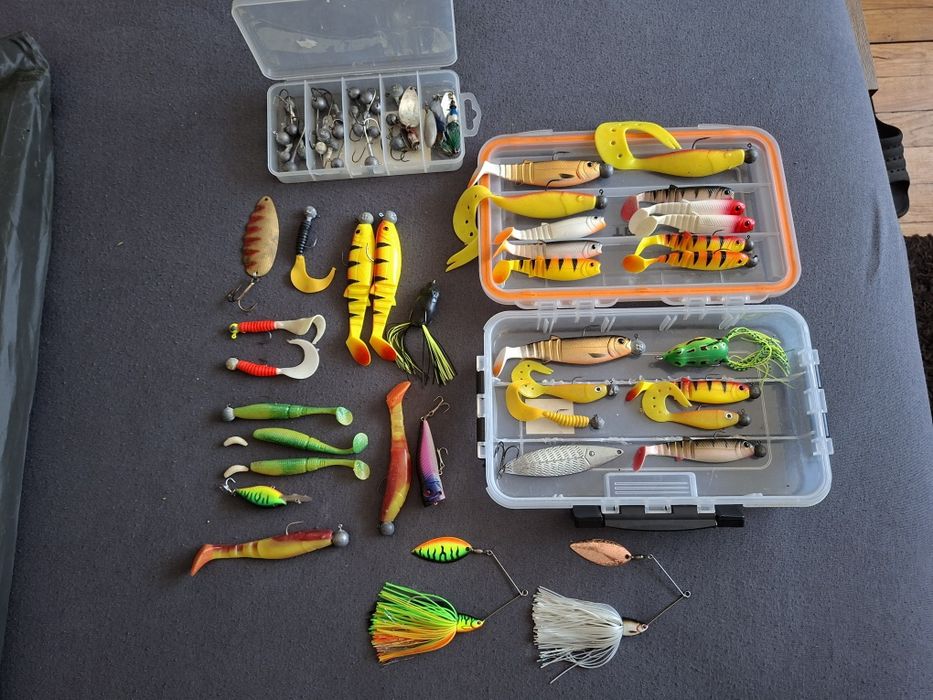 Vand naluci,spinnerbait,broasce,lingurele etc ca nou