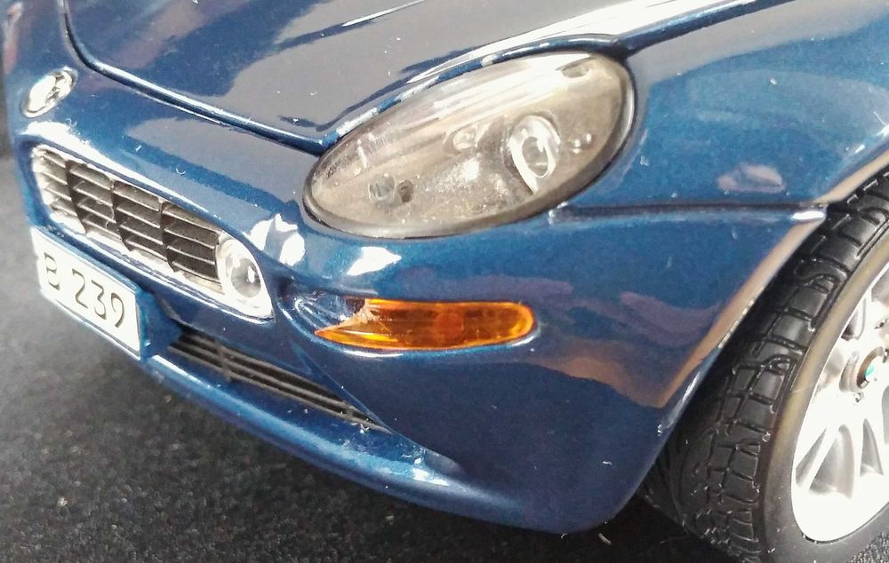 Колекционерска метална количка BMW Z8 на Maisto Premiere edition, 1:18