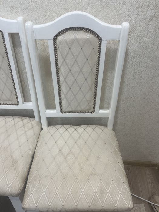 Продам комплект стульев