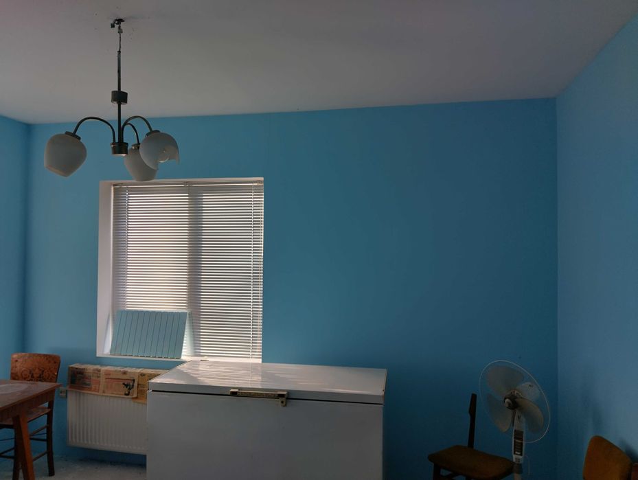 Продава тухлена къща с гараж