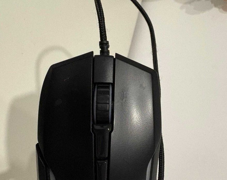 Mouse cu fir Genesis Xenon 220 RGB