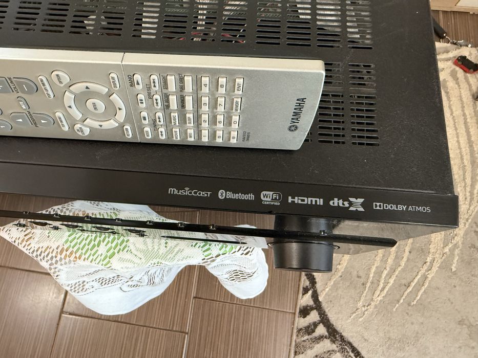 Yamaha RX-V683 Bluetooth Wi Fi