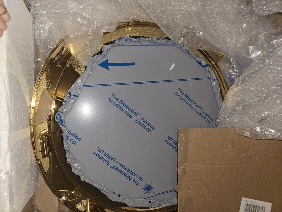 Plafoniera moderna, alama aurita cu cristale