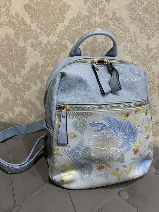 Стильный нежно-голубой рюкзак с цветочным принтом