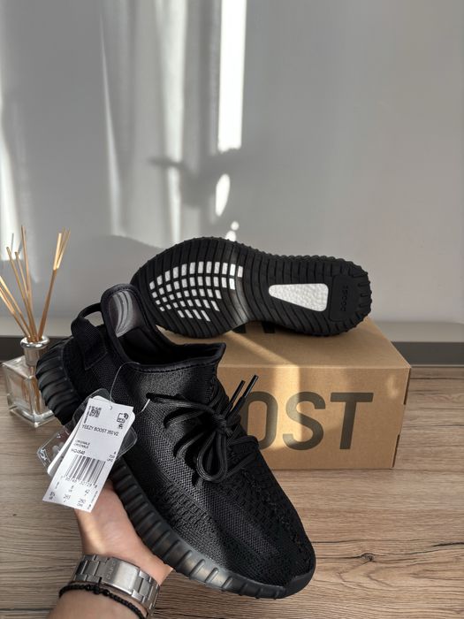 Yeezy 350 Onyx Negri - Noi cu etichetă (41, 42, 43, 44)