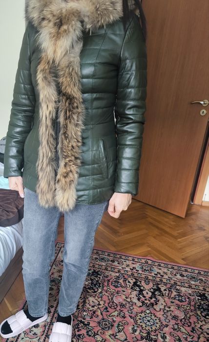 Дамско кожено яке с естествена яка