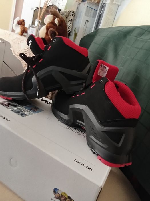 Работни обувки Uvex S3L, 42 номер