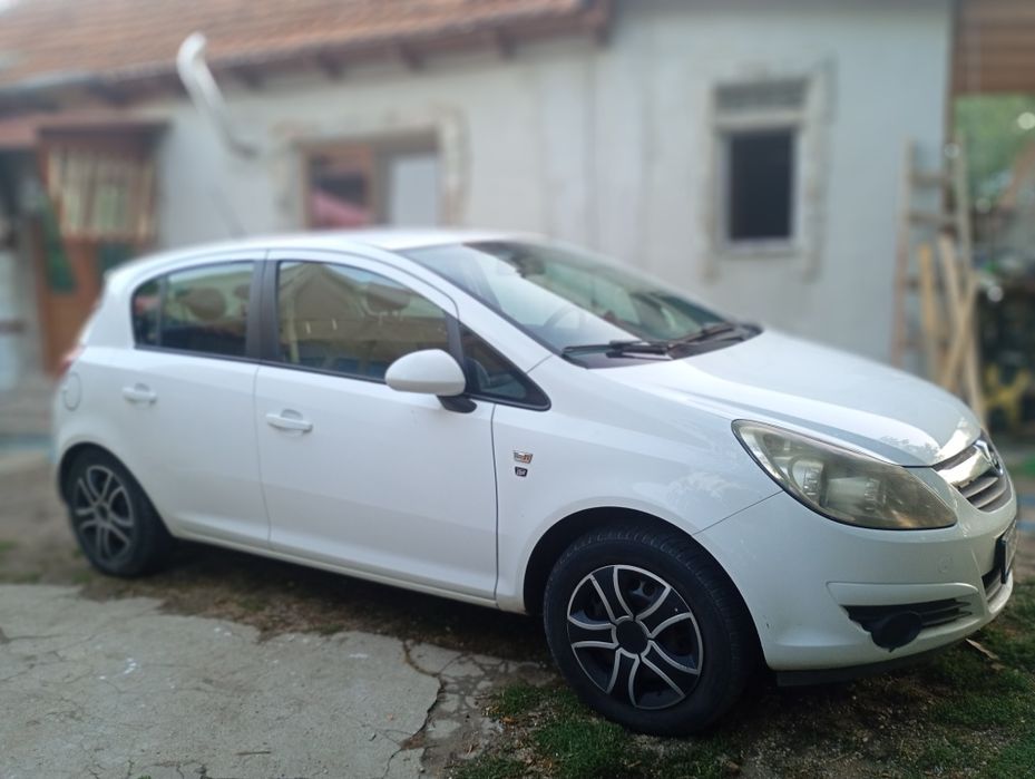 Vând Opel CORSA 2011