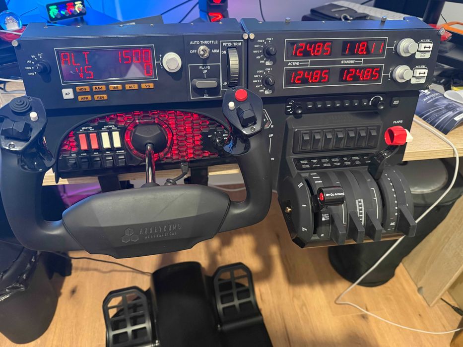 Simulator avion yoke, throttle, pedale, radio, autopilot flyHoneycomb