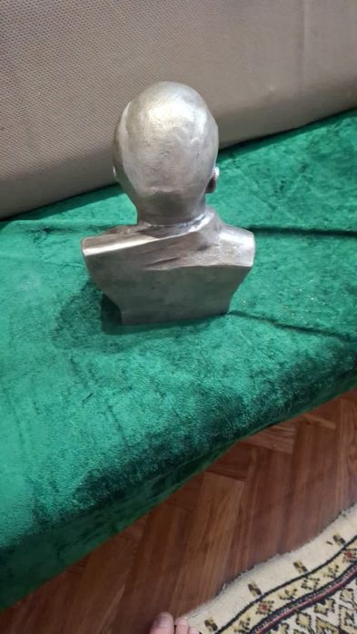 Продам статуетку В.И ЛЕНИНА