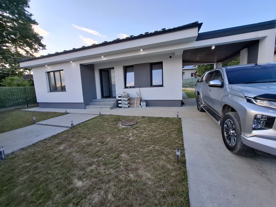 Casa parter 4 camere  la cheie Stefanestii Noi lângă Primărie, str.  Veseliei