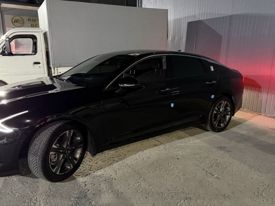 avtomobel Kia K5 GT Line