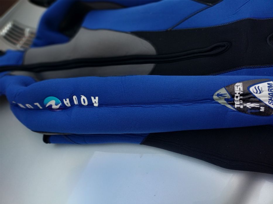 Продавам водолазен костюм  с очила и шнорхел