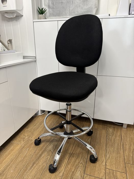 Офис стол - въртящ се