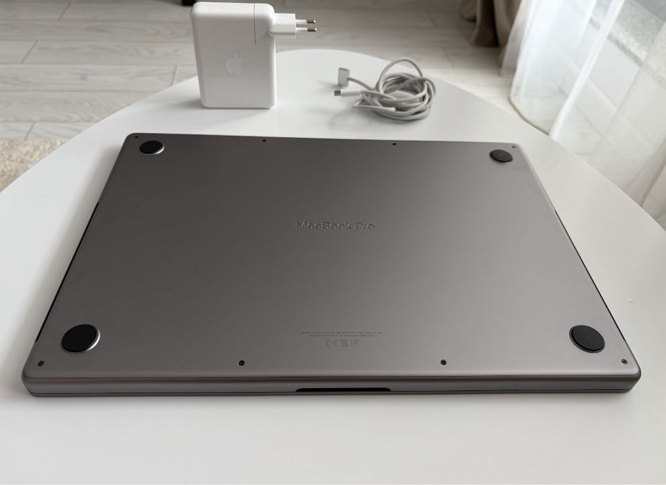 MacBook M1 Pro Max 64gb 1TB SSD