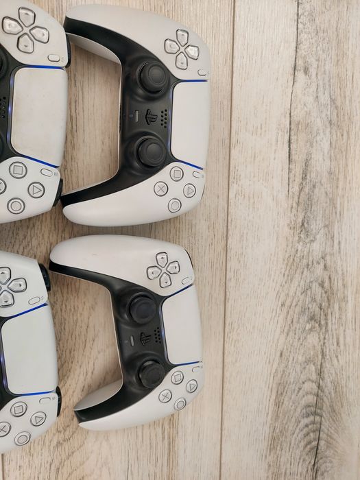 Se vând 6 Manete PS5