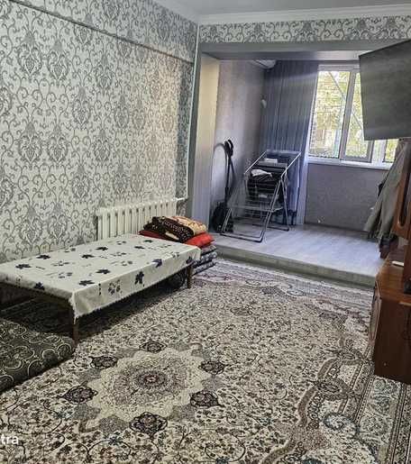 Продаю 3х комн 4эт /4 эт м Чиланзар  Ц квартал  77серия  кирпич 2х6