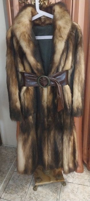 Дълго палто от златна белка