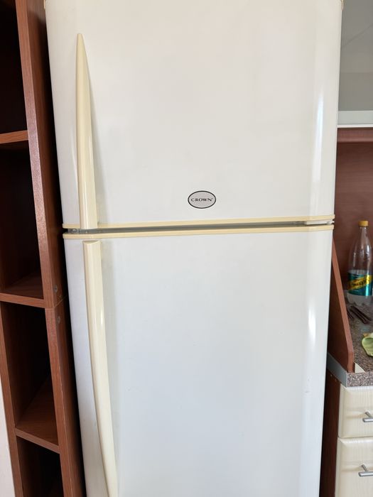 Хладилник с горен фризер