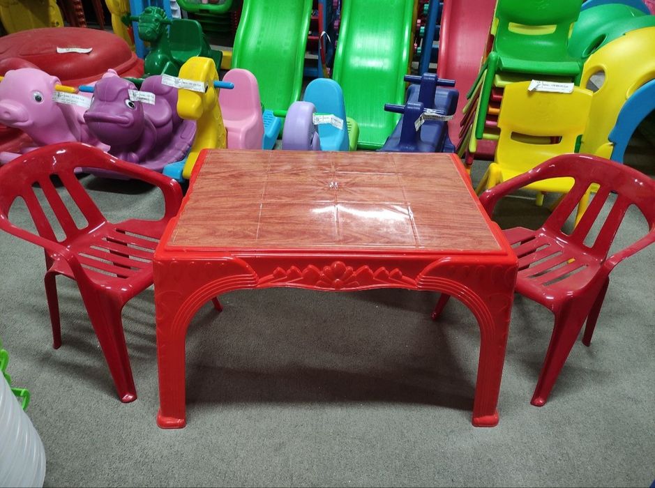 Bolalar uchun komplekt stol stulchalar plastik.