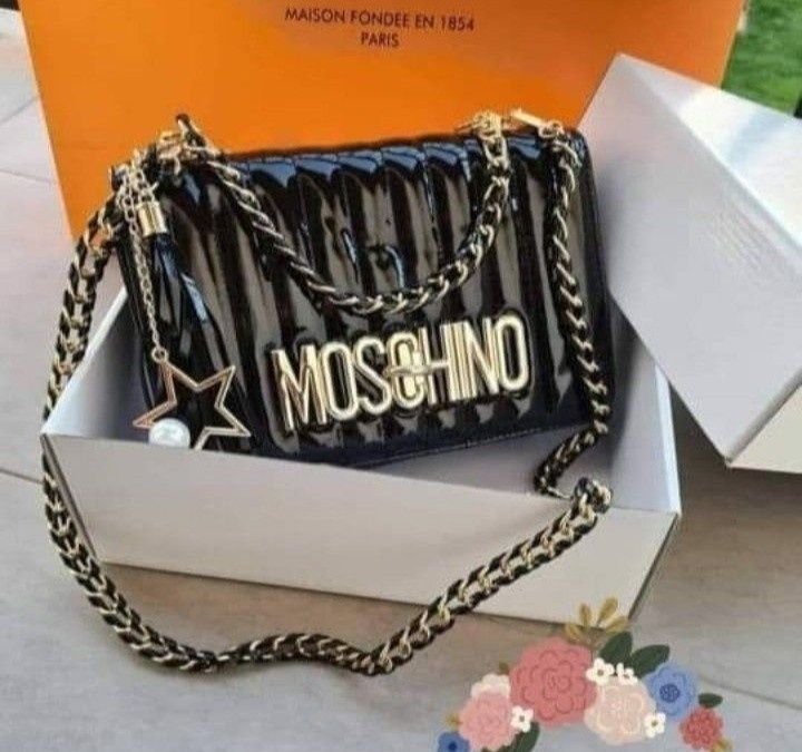 Genti Moschino, logo metalic auriu, saculet, etichetă