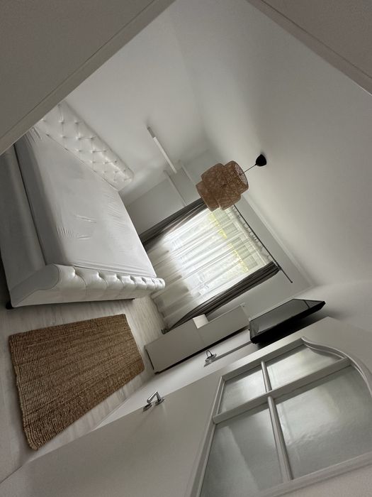 Apartament  cu 3 camere si gradina de 165mp , terasa exterioara  si  2 parcari  private cu cf disponibil imediat