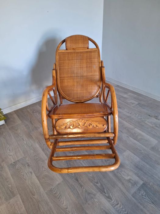 кресло качалка, очень качественная, срочноо