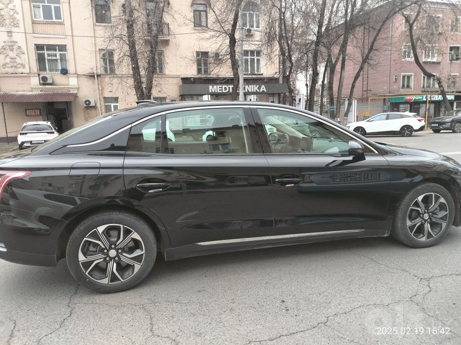Hongqi eqm 5 sotiladi
