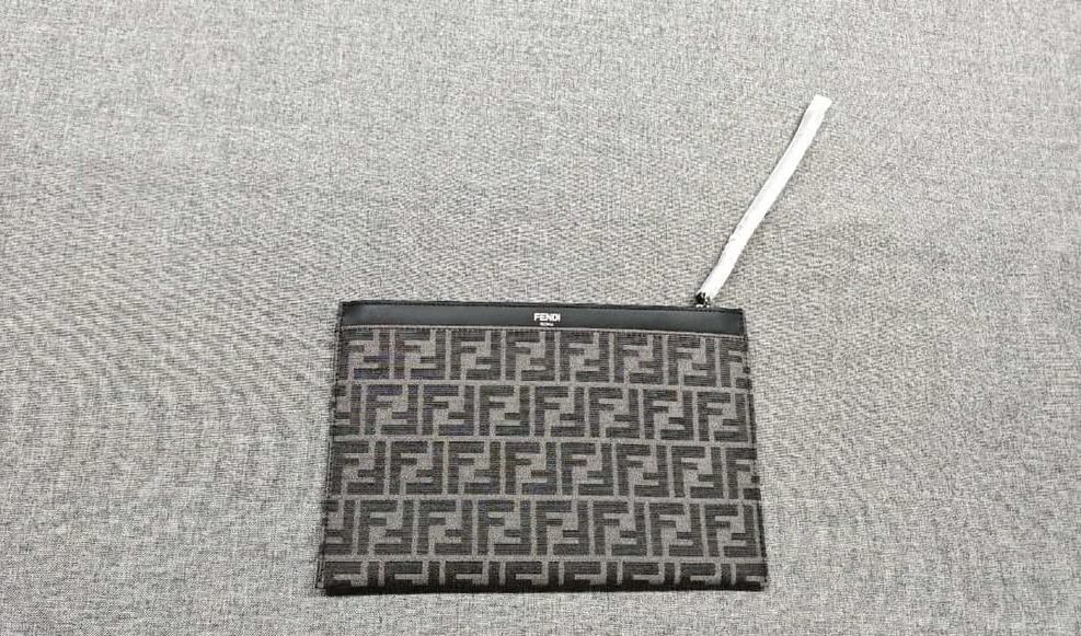 Дизайнерски клъч / несесер FENDI