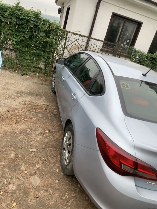 Pise opel astra j din 2014 motor 1.4 benzina 74kw