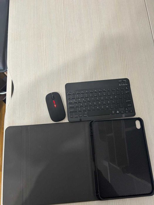 Husa pentru iPad 11 2025 cu tastatura iluminata wireless