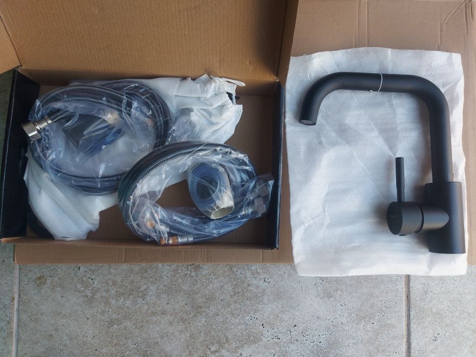 Стоящ смесител за мивка.