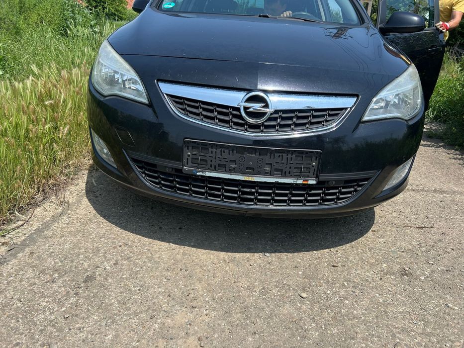 Aripă dreapta față Opel Astra J