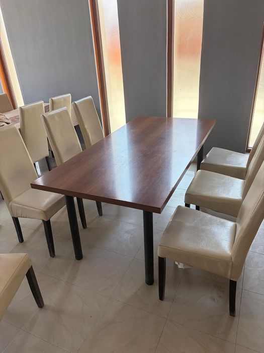 Vând mese-scaune-mobilier