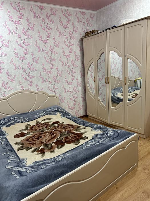 Продам срочно кровать со столиком !