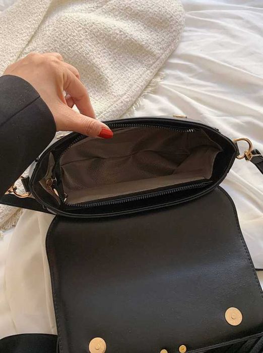 Лека минималистична бизнес чанта