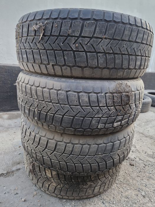 Продам резину в среднем состоянии