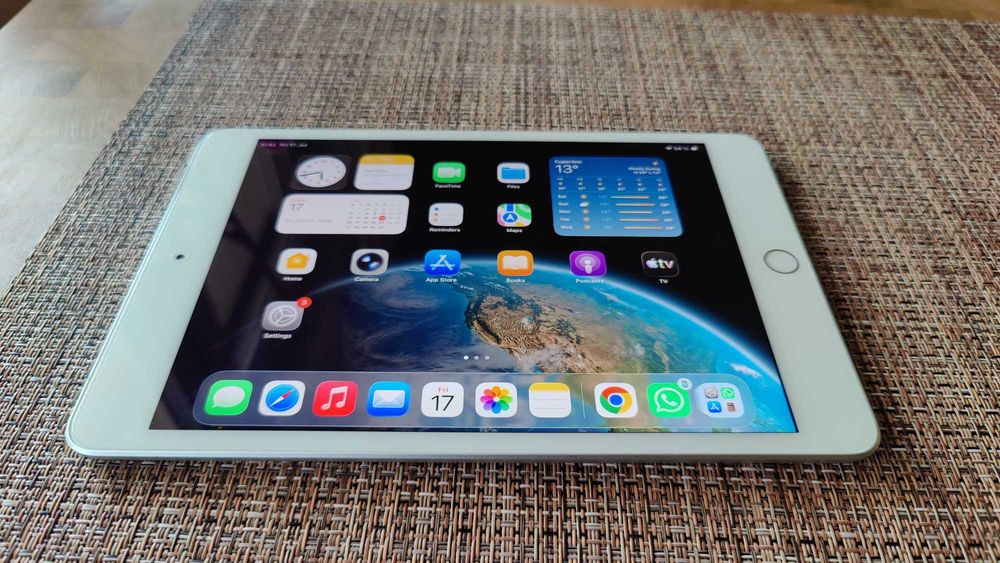 iPad Mini 5 - 256GB - Cellular - White/Silver - отлично състояние