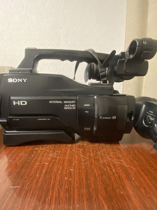 Видеокамера Sony HXR‑MC1500P