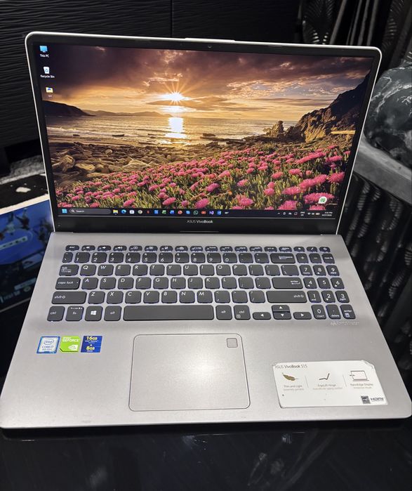 Laptop ASUS VivoBook i7, 8GB RAM, Windows 11 Home