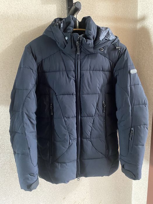 Продам куртку размер 44