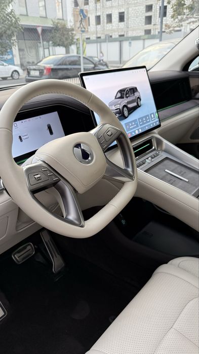 Denza N9 Full с пробегом 1800км в идеальном состоянии