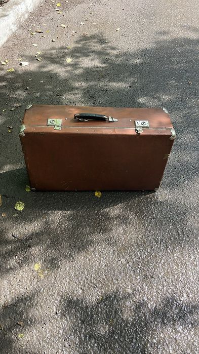 Продаю советские чемоданы, портфель, тубус