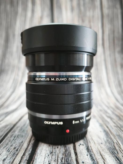 Olympus 8mm fisheye perfecta stare